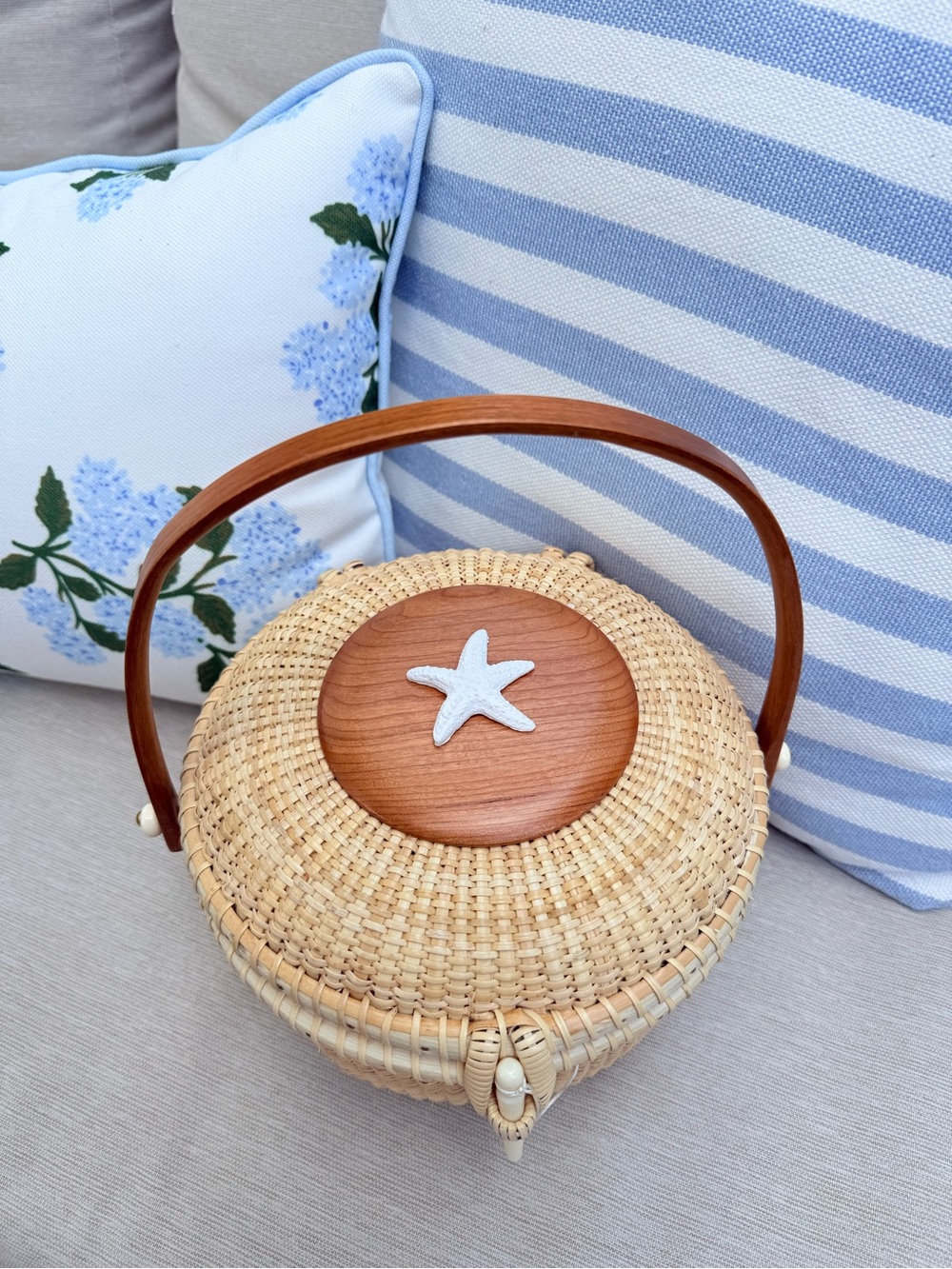 Woven Basket Top Handled Purse - Nantucket/ Cape Cod vibes Brand New - Picture 2 of 7